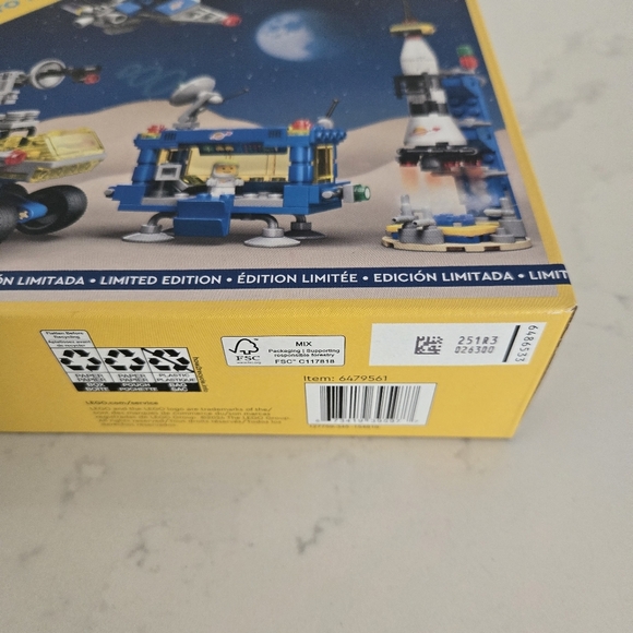 NEW LEGO 40712 Micro Rocket Launchpad Building Set 325 Pieces Space Astronaut - Picture 2 of 4